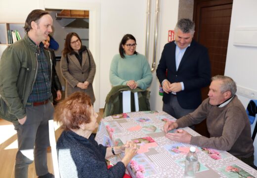 O director xeral de Maiores e Atención Sociosanitaria e o alcalde de Boqueixón visitan a segunda casa do maior do municipio